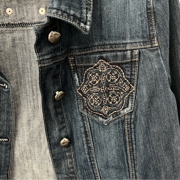Code Bleu Women’s Jean Jacket Size M With Embroidery Front Pockets - Picture 9 of 10